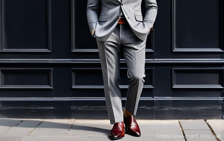 남성 정장 구두 선택법 - **A highly polished, pristine pair of black cap-toe Oxford shoes, made of full-grain leather, standi... 남성 정장 구두 선택법 - **A highly polished, pristine pair of black cap-toe Oxford shoes, made of full-grain leather, standi...